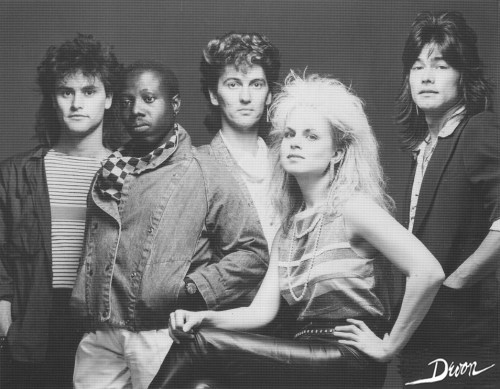 DEVON band photo w-logo